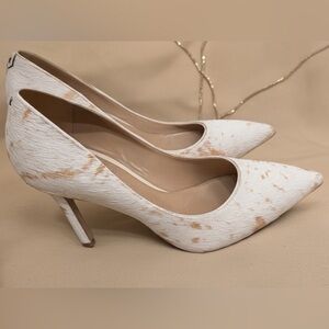 Women's White and Tan Patterned Pointed-Toe Pumps